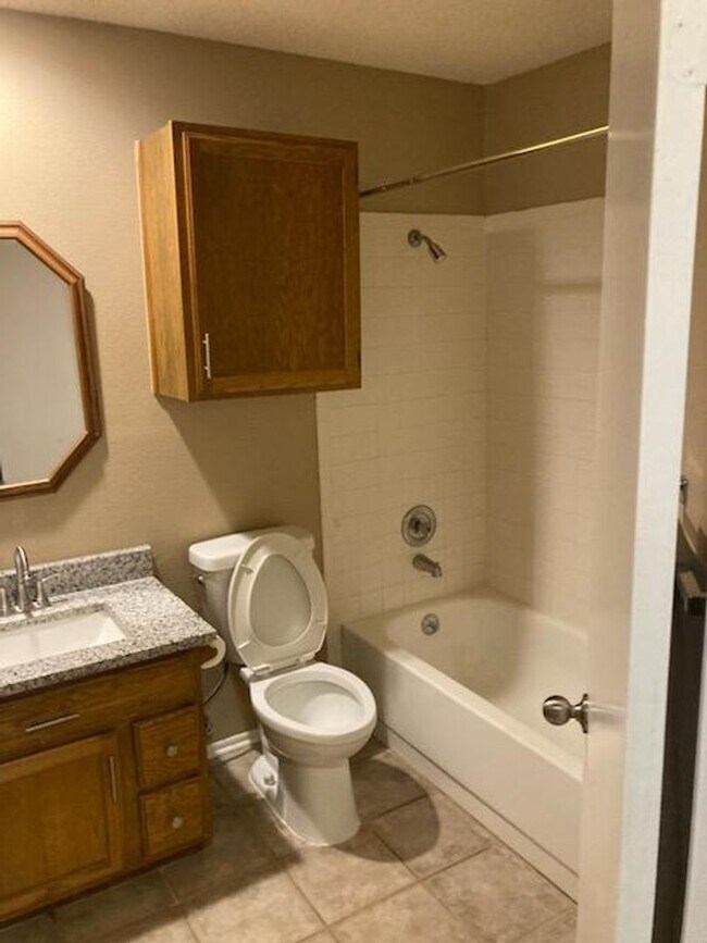 Building Photo - Spacious open concept ranch - pets allowed