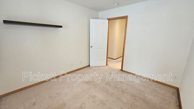 Building Photo - 7025 Stourbridge Pl NE