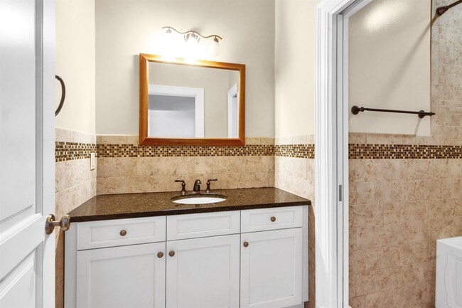 Building Photo - 17 Moorings Ln