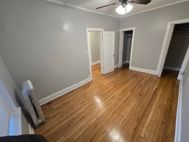 Building Photo - 3412 W Montrose Ave