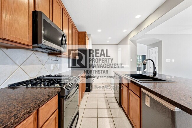 Building Photo - 405 Driftwood Ct
