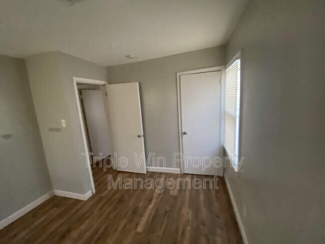 Building Photo - 3133 Rex Ave