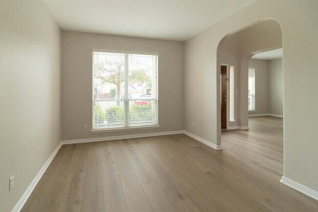 Building Photo - 2102 Monticello Ct