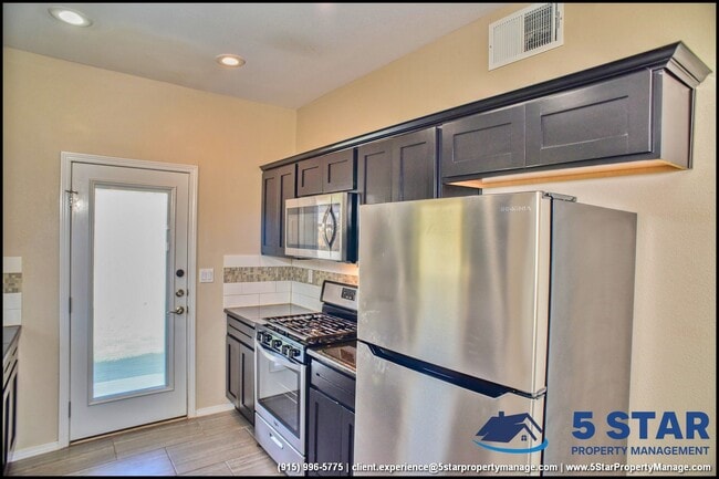 Building Photo - 452 Isaias Ave.