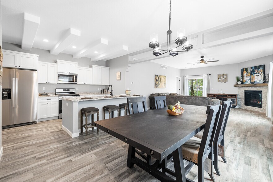 Building Photo - 1310 Daisy Dr