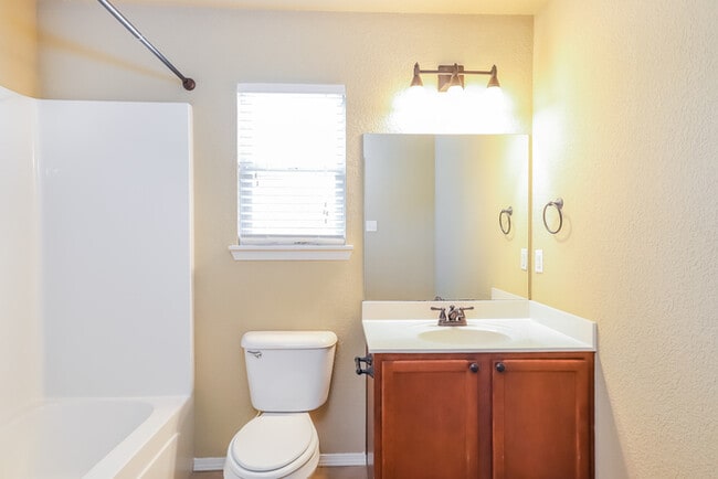 Building Photo - 14611 Parkway Meadows Dr
