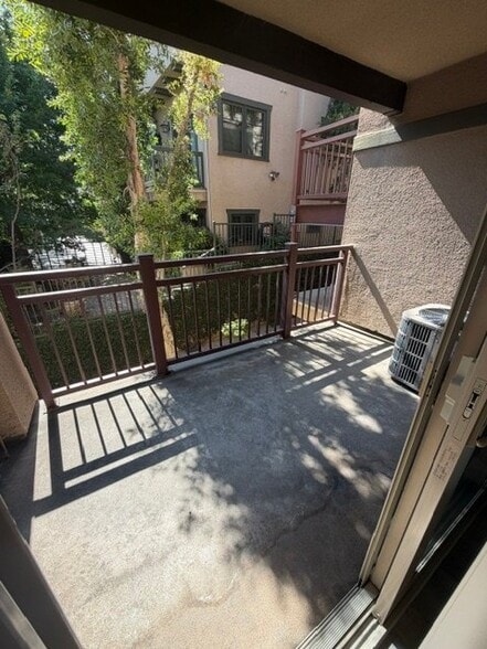 Building Photo - 70 Esperanza Ave