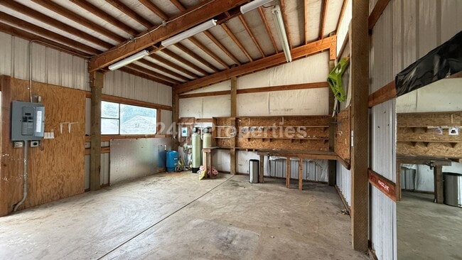 Building Photo - 2BD | 1BA Farmhouse with Garage, Shop, Sauna! - Oregon City