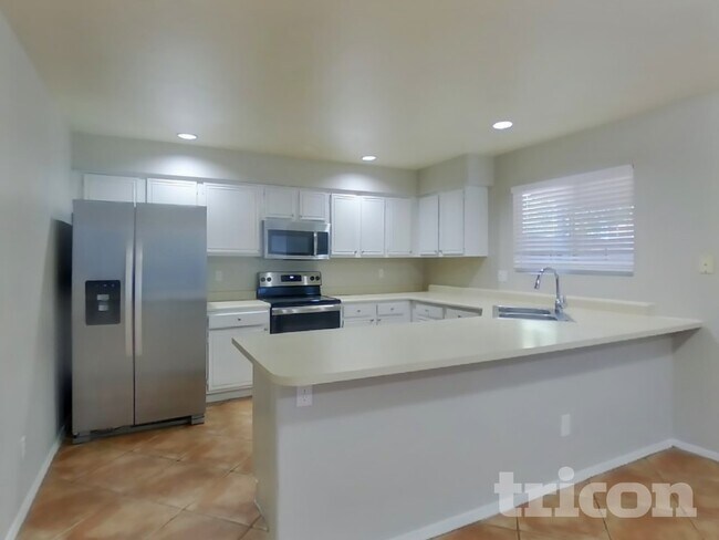 Building Photo - 6642 E Northridge St