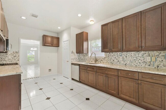 Building Photo - 13902 Danton Falls Dr