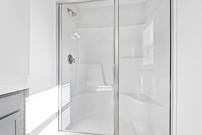 Building Photo - Like New 3 Bedroom Home Walk to DT Clayton!