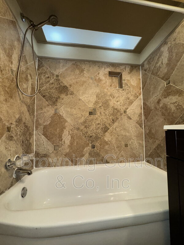 Building Photo - 201 Acklen Park Dr