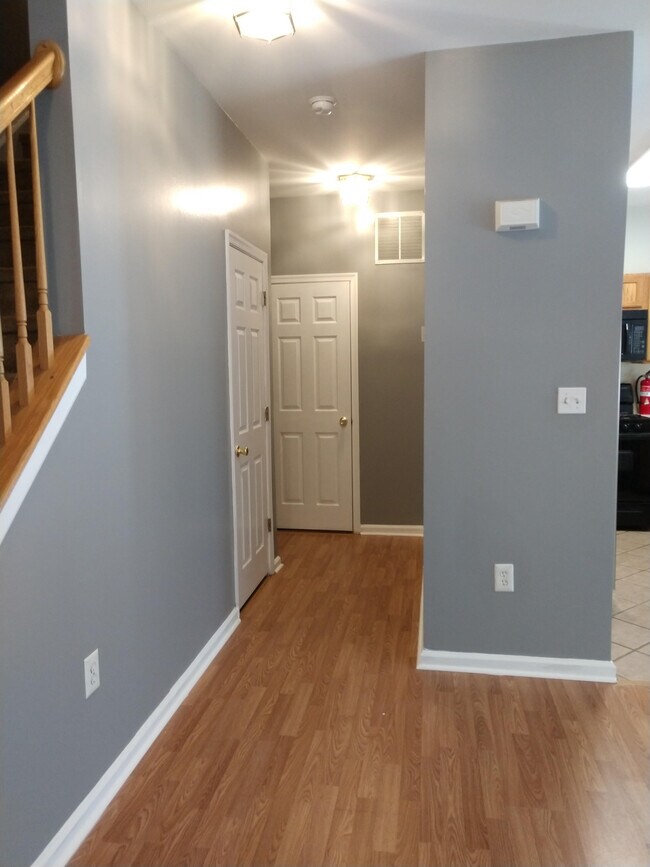 Building Photo - 246 Riverwalk Way