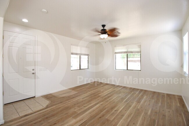 Building Photo - 3813 E Santa Fe Ln