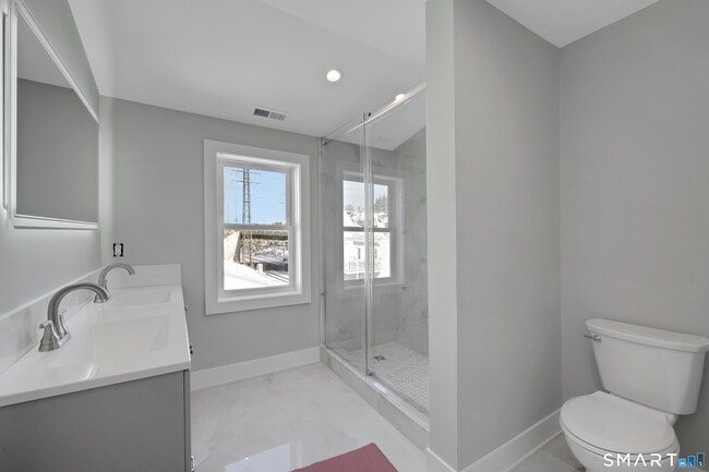 Building Photo - 20 Bouton St