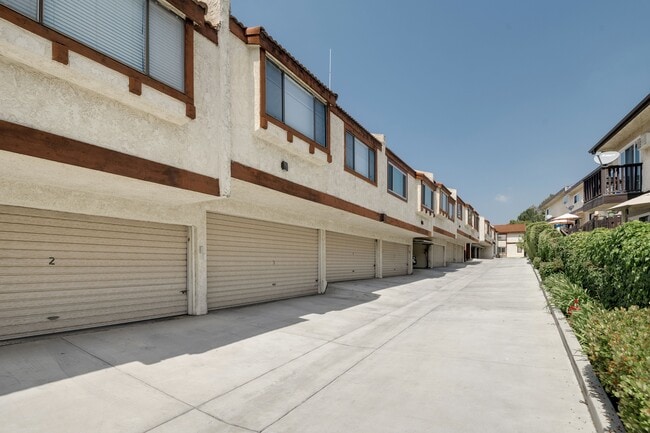 Building Photo - 5321 Colodny Dr