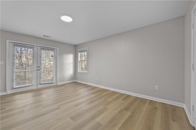 Building Photo - 137 Towne Park Dr