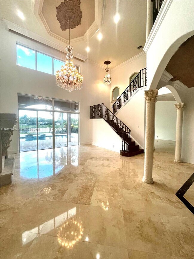 Building Photo - 2547 Montclaire Cir