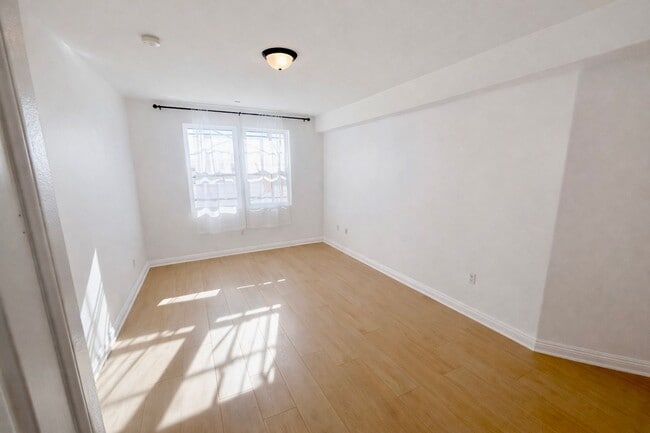 Building Photo - Bright Valley Village Condo for Lease with Balcony & Amenities