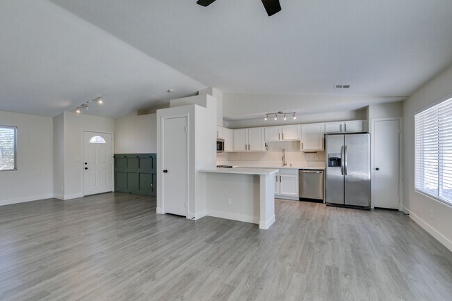 Building Photo - Charming Single-Story 3 bed Home with RV P...