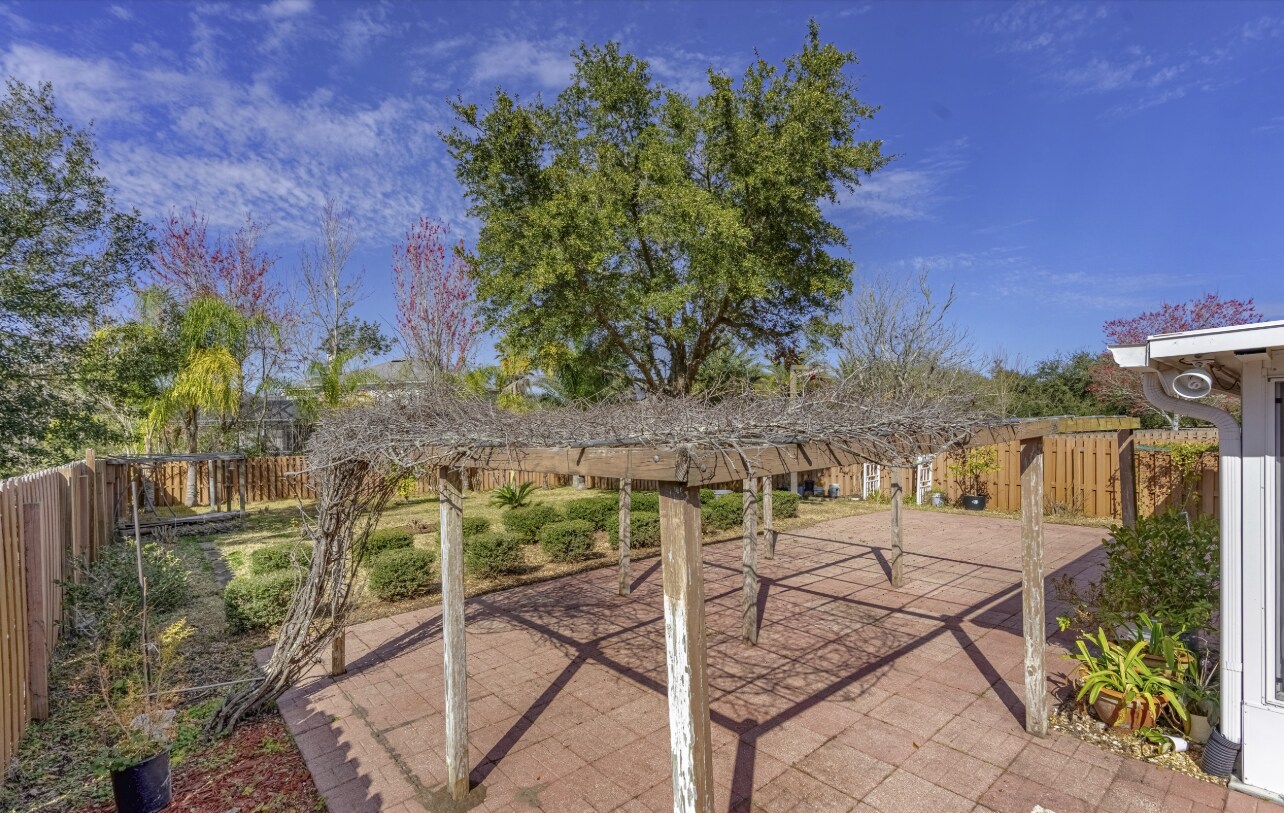 Building Photo - 14626 Falling Waters Dr