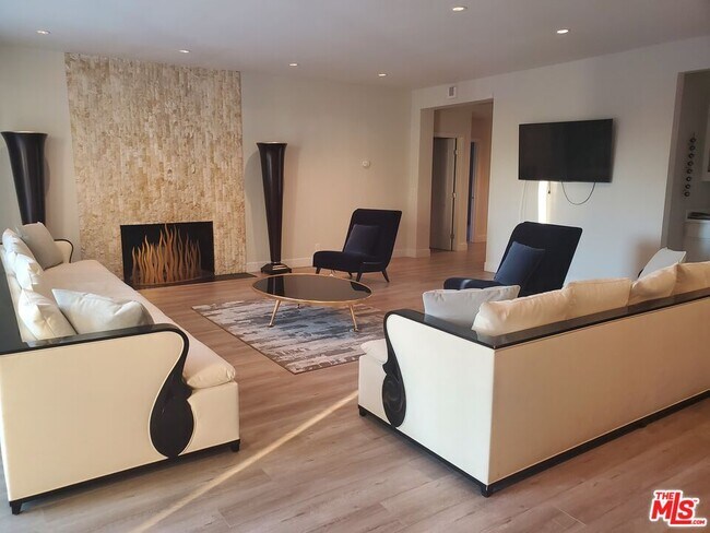 Building Photo - 619 N Rodeo Dr