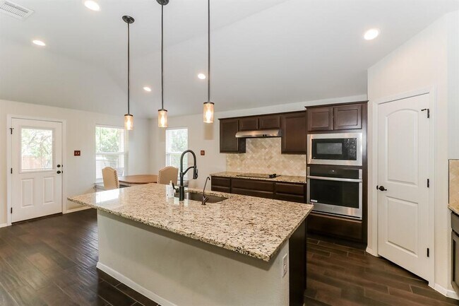 Building Photo - 21606 Bluejay Blvd