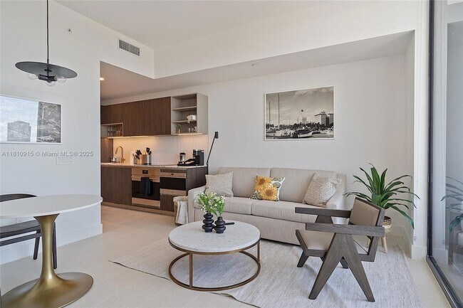 Building Photo - 601 NE 1st Ave