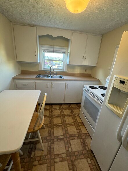 Building Photo - 48 W Wilson St