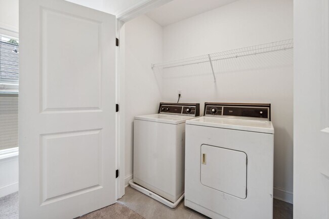 Building Photo - 2804 Cannada Ave