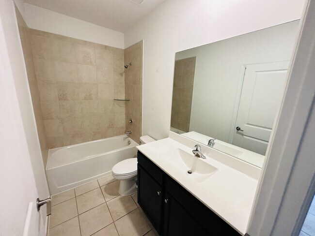 Building Photo - 346 NE 208th Terrace