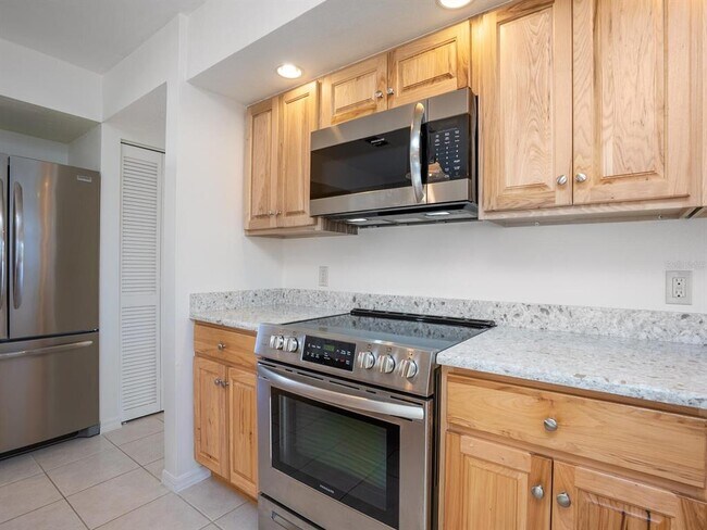 Building Photo - 799 Harrington Lake Dr N