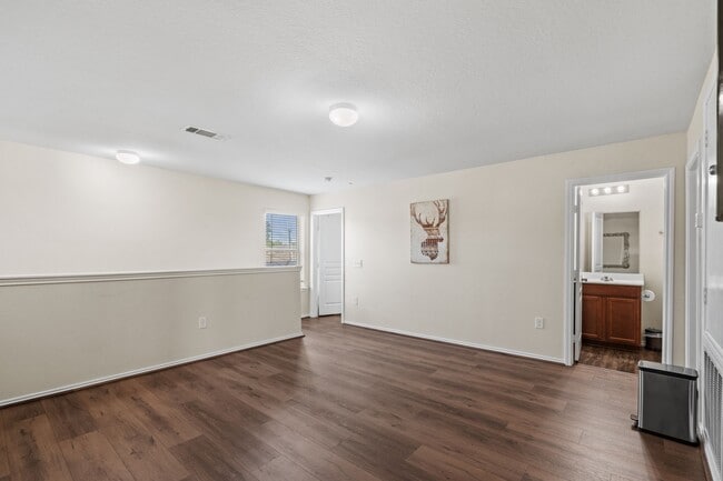 Building Photo - 14714 Sierra Garden Dr