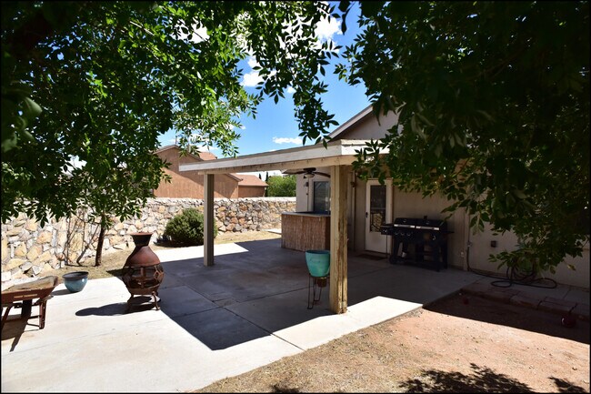 Building Photo - 14325 Island Point Dr