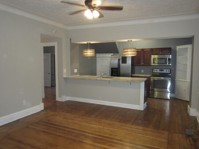 Building Photo - 571-573 Howell