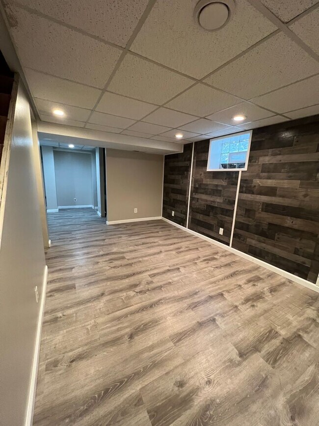 Building Photo - Newly Updated 3 Bed, 2 Bath Home on a Quiet Street in Brentwood- Available 7/15!
