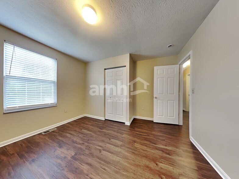 Building Photo - 1234 Nottingham Rd