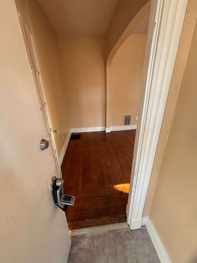Building Photo - 37 Hotchkiss St