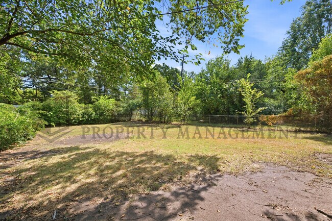 Building Photo - 1752 N Old Manor Rd