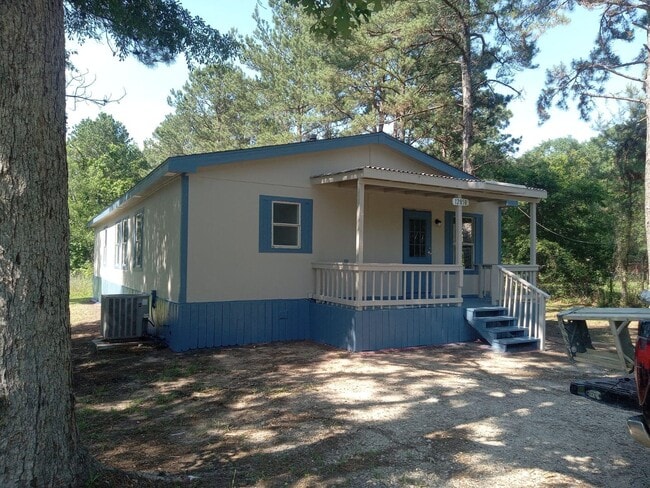 Building Photo - Be part of this cozy community at Roy Harris Loop