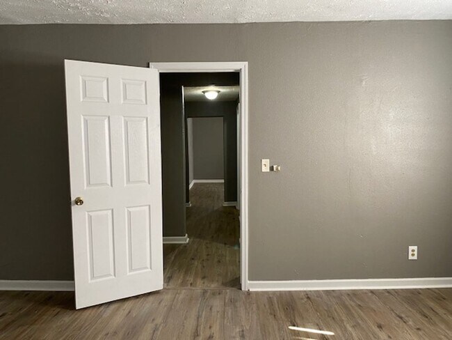 Building Photo - COMING SOON! Charming 2 Bedroom Home