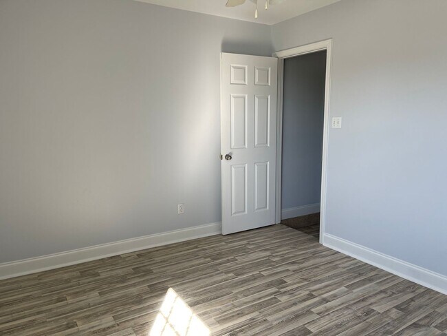 Building Photo - Condo Living Is The Life For You