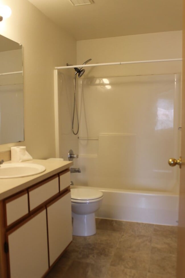 Building Photo - 3 br, 2.5 ba home in quiet Scappoose neighborhood