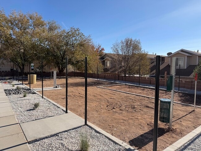 Building Photo - 983 W State St