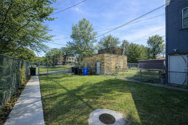 Building Photo - 6550 S Drexel Ave