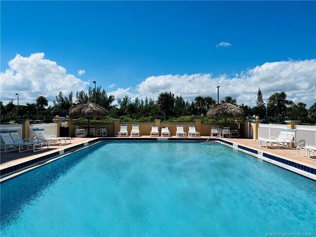 Primary Photo - 10200 S Ocean Dr