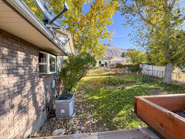 Building Photo - 1340 E Navajo Dr