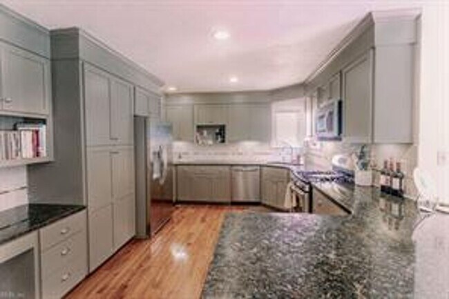 Building Photo - Gorgeous 4 bed, 3 bath in Great Bridge!