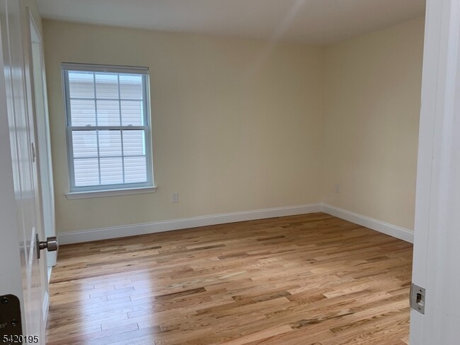 Building Photo - 257 Dukes St