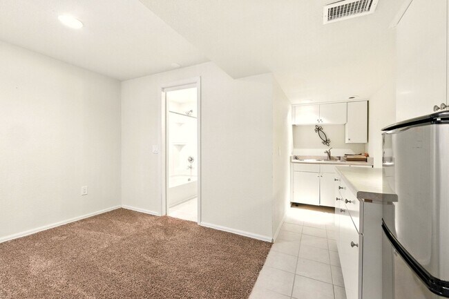 Building Photo - Amazing 3 Bed 4 Bath Highlands Ranch House...